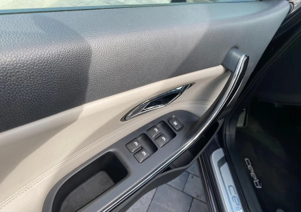 Kia Ceed cena 23900 przebieg: 163900, rok produkcji 2013 z Świecie małe 379